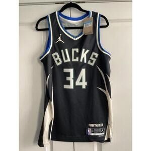 Jordan Milwaukee Bucks Statement Edition Swingman Jersey Size: Medium Color: Blk